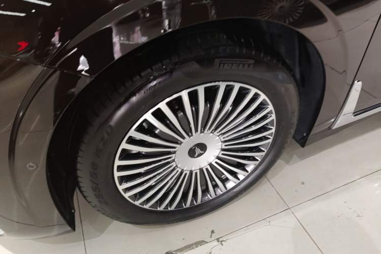 Used VOYAH Dream 2025 PHEV Four-Wheel-Drive Flagship Kunpeng Edition Left Front Wheel Hub