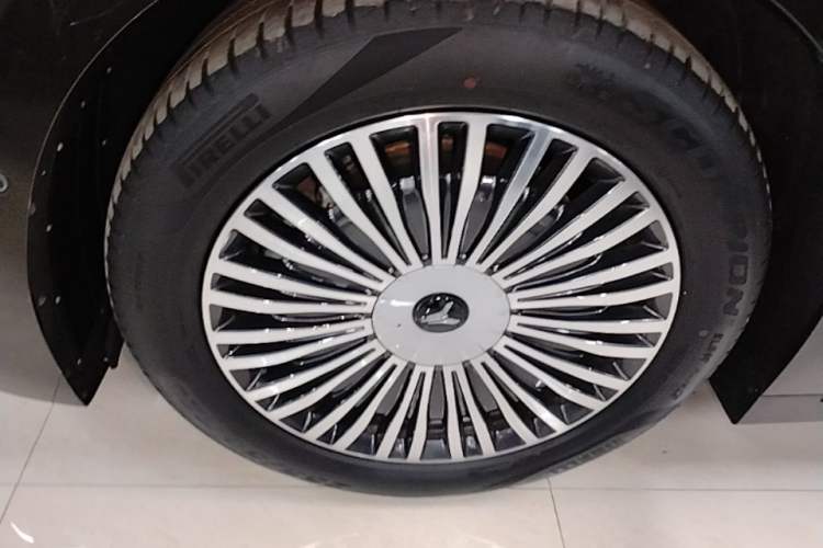 Used VOYAH Dream 2025 PHEV Four-Wheel-Drive Flagship Kunpeng Edition Left Front Wheel Hub