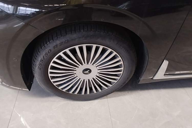 Used VOYAH Dream 2025 PHEV Four-Wheel-Drive Flagship Kunpeng Edition Left Front Wheel Hub