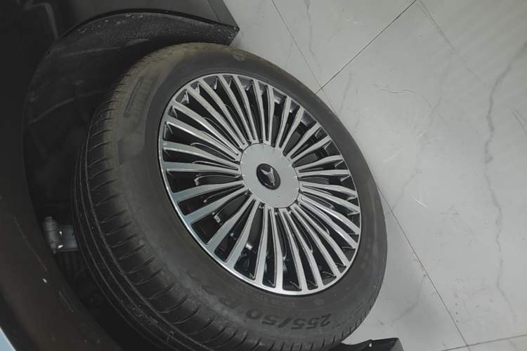 Used VOYAH Dream 2025 PHEV Four-Wheel-Drive Flagship Kunpeng Edition Left Front Wheel Hub