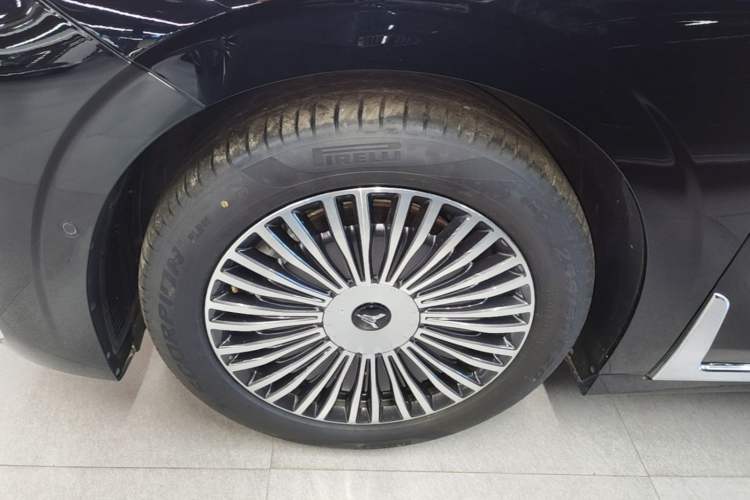 Used VOYAH Dream 2025 PHEV Four-Wheel-Drive Flagship Kunpeng Edition Left Front Wheel Hub