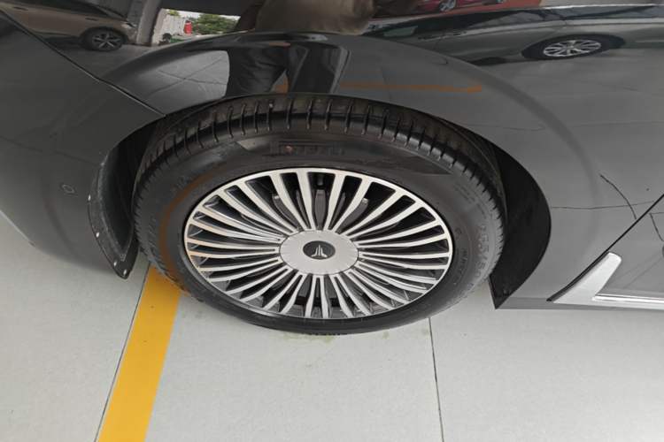 Used VOYAH Dream 2025 PHEV Four-Wheel-Drive Flagship Kunpeng Edition Left Front Wheel Hub
