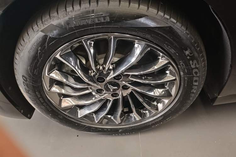 Used VOYAH Dream 2025 EV Four-Wheel-Drive Flagship Qiankun Version Left Front Wheel Hub