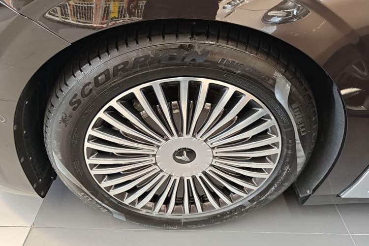 Used VOYAH Dream 2025 PHEV Four-Wheel-Drive Flagship Kunpeng Edition Left Front Wheel Hub