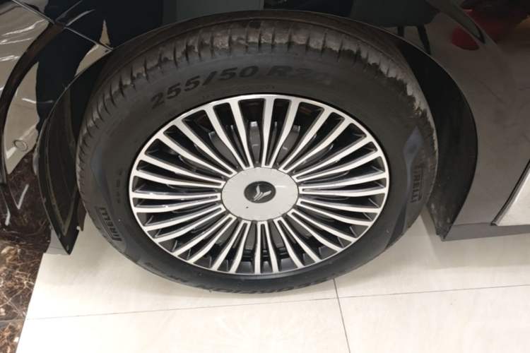 Used VOYAH Dream 2025 PHEV Four-Wheel-Drive Flagship Kunpeng Edition Left Front Wheel Hub