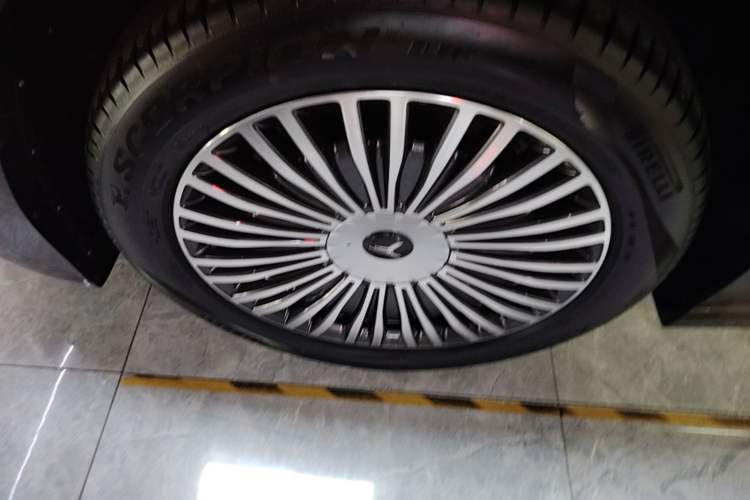 Used VOYAH Dream 2025 PHEV Four-Wheel-Drive Flagship Kunpeng Edition Left Front Wheel Hub