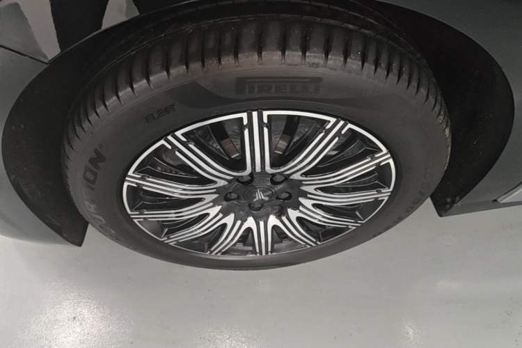 Used VOYAH Dream 2025 EV Four-Wheel Drive Prestige Kunpeng Edition Left Front Wheel Hub