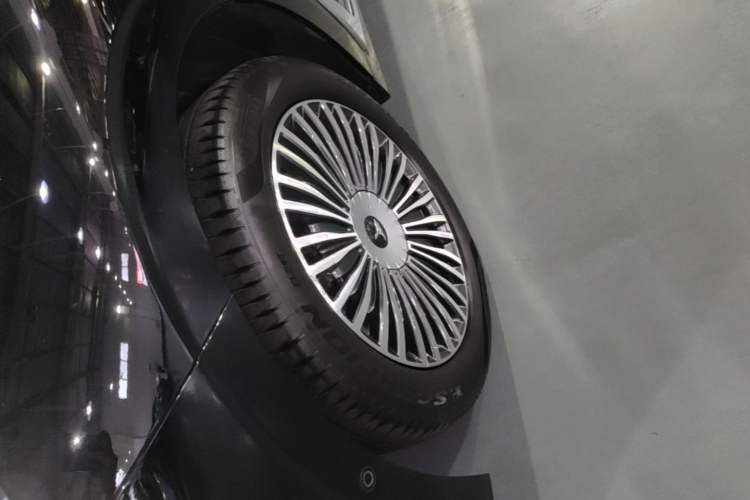 Used VOYAH Dream 2025 PHEV Four-Wheel-Drive Flagship Version – Qiankun Edition Left Front Wheel Hub