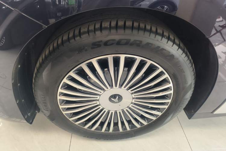 Used VOYAH Dream 2025 PHEV Four-Wheel-Drive Flagship Kunpeng Edition Left Front Wheel Hub