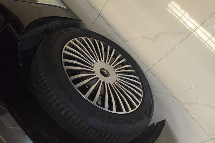 Used VOYAH Dream 2025 PHEV Four-Wheel Drive Prestige Kunpeng Edition Left Front Wheel Hub