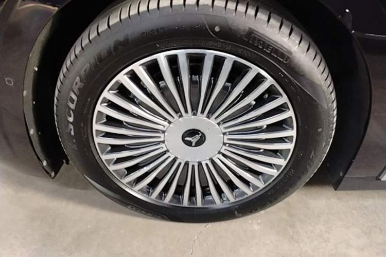 Used VOYAH Dream 2025 PHEV Four-Wheel-Drive Flagship Kunpeng Edition Left Front Wheel Hub