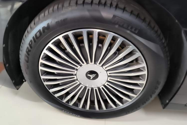 Used VOYAH Dream 2025 PHEV Four-Wheel-Drive Flagship Kunpeng Edition Left Front Wheel Hub