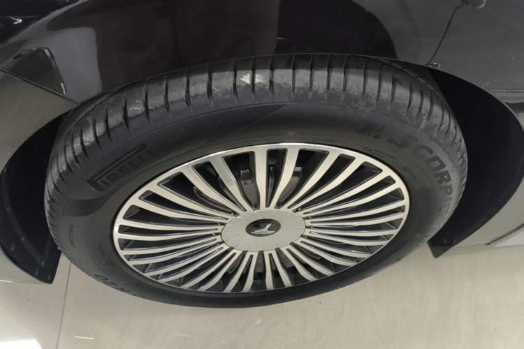 Used VOYAH Dream 2025 PHEV Four-Wheel-Drive Flagship Kunpeng Edition Left Front Wheel Hub