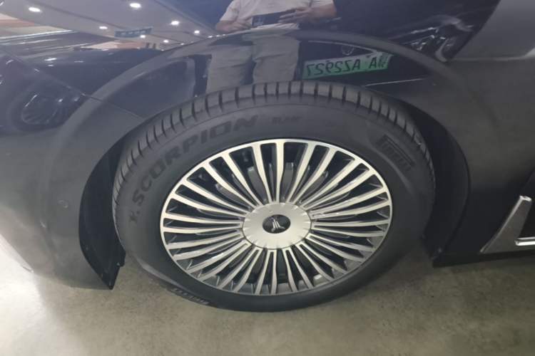 Used VOYAH Dream 2025 PHEV Four-Wheel-Drive Flagship Kunpeng Edition Left Front Wheel Hub