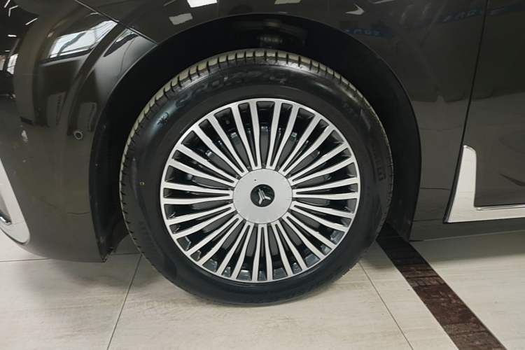 Used VOYAH Dream 2025 PHEV Four-Wheel Drive Prestige Kunpeng Edition Left Front Wheel Hub