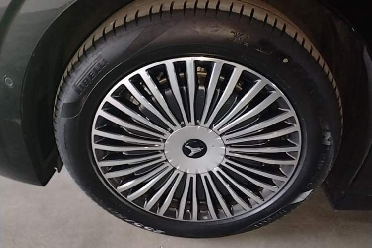 Used VOYAH Dream 2025 PHEV Four-Wheel-Drive Flagship Kunpeng Edition Left Front Wheel Hub