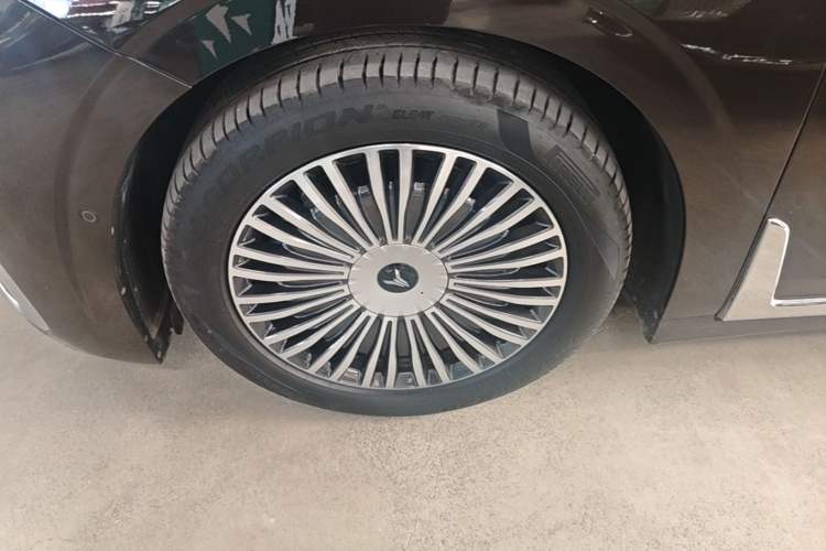 Used VOYAH Dream 2025 PHEV Four-Wheel-Drive Flagship Kunpeng Edition Left Front Wheel Hub