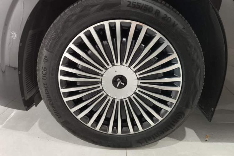 Used VOYAH Dream 2025 PHEV Four-Wheel Drive Prestige Kunpeng Edition Left Front Wheel Hub