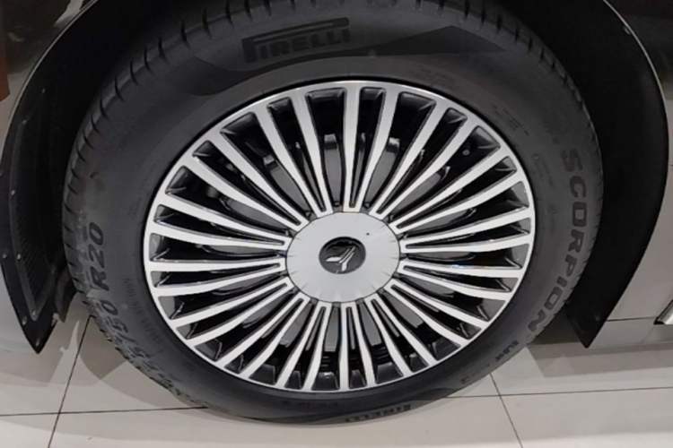 Used VOYAH Dream 2025 PHEV Four-Wheel-Drive Flagship Kunpeng Edition Left Front Wheel Hub