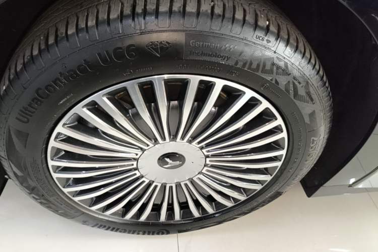 Used VOYAH Dream 2025 PHEV Four-Wheel Drive Prestige Kunpeng Edition Left Front Wheel Hub