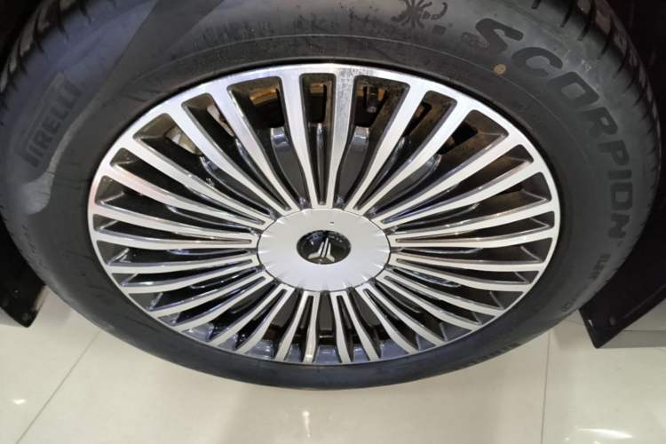 Used VOYAH Dream 2025 PHEV Four-Wheel-Drive Flagship Kunpeng Edition Left Front Wheel Hub