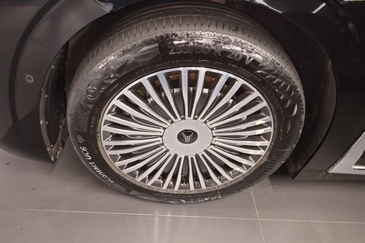 Used VOYAH Dream 2025 PHEV Four-Wheel Drive Prestige Kunpeng Edition Left Front Wheel Hub