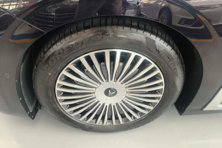 Used VOYAH Dream 2025 PHEV Four-Wheel-Drive Flagship Kunpeng Edition Left Front Wheel Hub