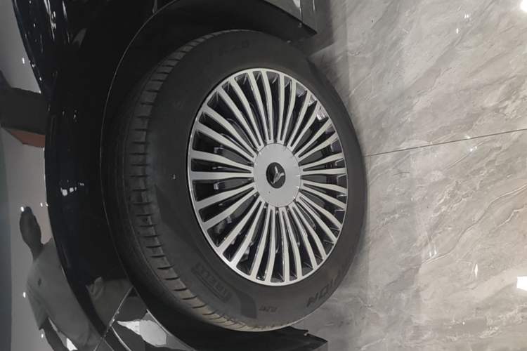 Used VOYAH Dream 2025 PHEV Four-Wheel Drive Excellence Qiankun Edition Left Front Wheel Hub