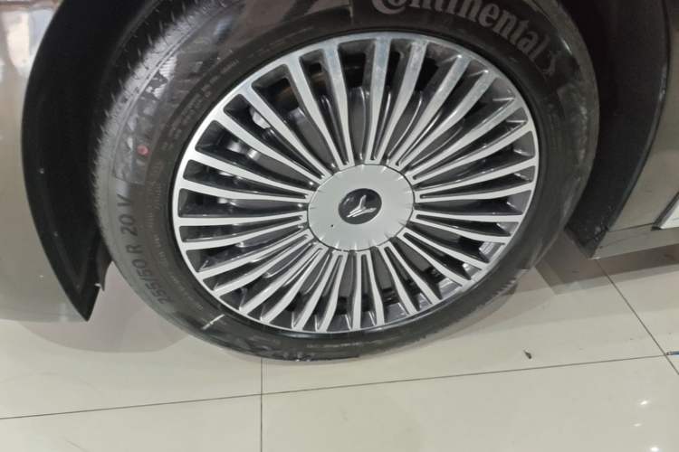 Used VOYAH Dream 2025 PHEV Four-Wheel Drive Prestige Kunpeng Edition Left Front Wheel Hub