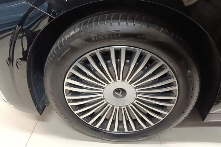 Used VOYAH Dream 2025 PHEV Four-Wheel Drive Prestige Qiankun Edition Left Front Wheel Hub