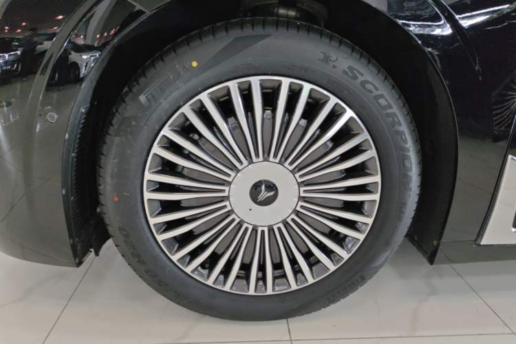 Used VOYAH Dream 2025 PHEV Four-Wheel-Drive Flagship Kunpeng Edition Left Front Wheel Hub