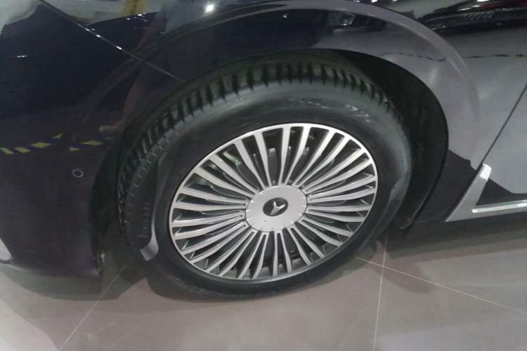 Used VOYAH Dream 2025 PHEV Four-Wheel-Drive Flagship Kunpeng Edition Left Front Wheel Hub