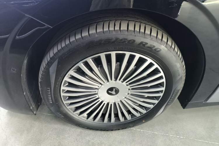 Used VOYAH Dream 2025 PHEV Four-Wheel Drive Excellence Qiankun Edition Left Front Wheel Hub