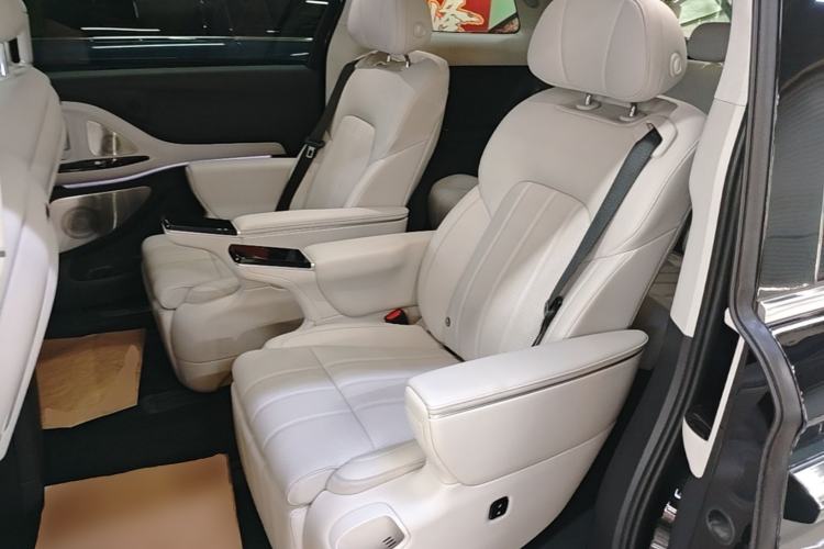 Used VOYAH Dream 2025 PHEV Four-Wheel Drive Prestige Qiankun Edition Left Rear Seat