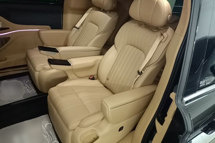 Used VOYAH Dream 2025 PHEV Four-Wheel-Drive Flagship Kunpeng Edition Left Rear Seat