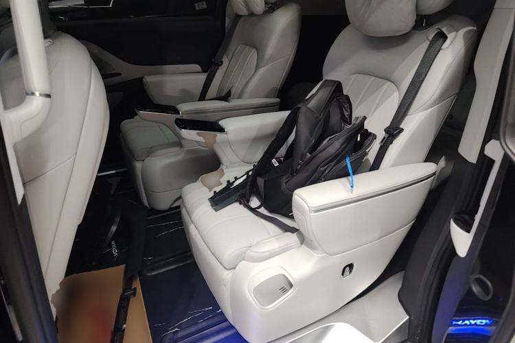 Used VOYAH Dream 2025 PHEV Four-Wheel Drive Prestige Qiankun Edition Left Rear Seat