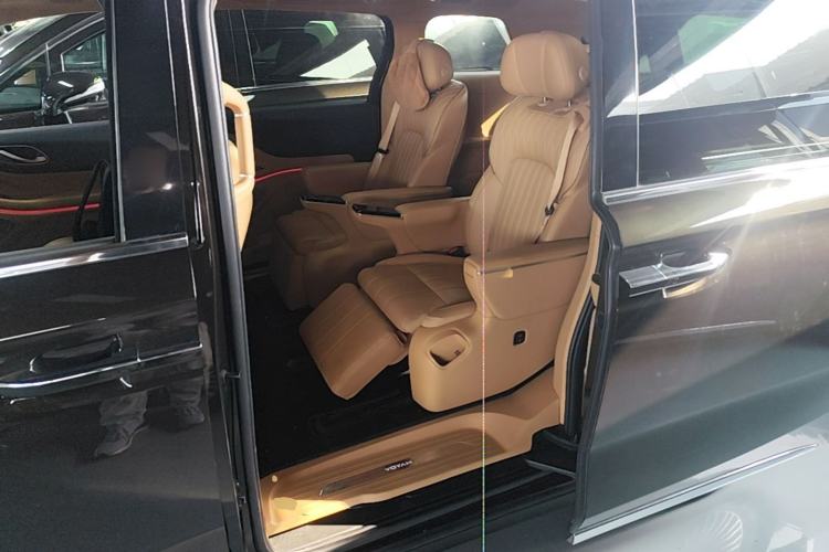 Used VOYAH Dream 2025 PHEV Four-Wheel-Drive Flagship Kunpeng Edition Left Rear Seat