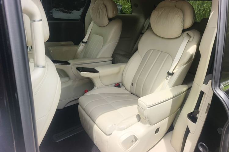 Used VOYAH Dream 2025 PHEV Four-Wheel Drive Prestige Kunpeng Edition Left Rear Seat