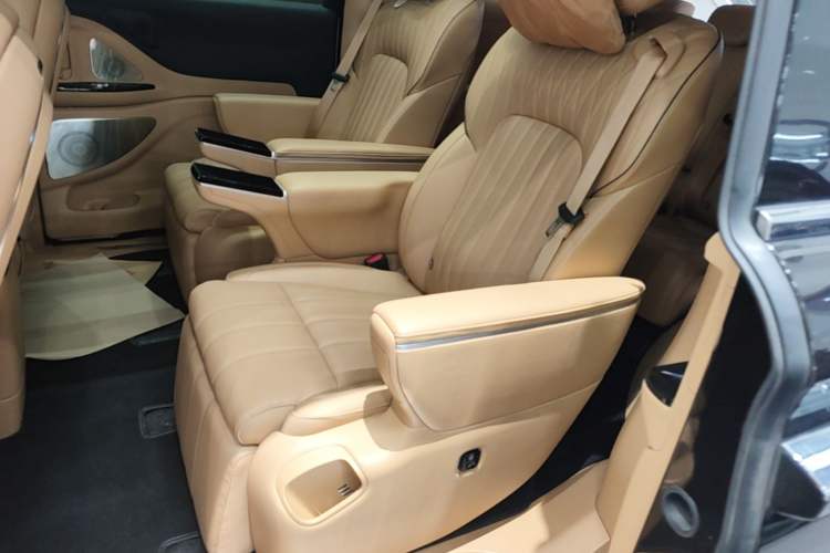 Used VOYAH Dream 2025 PHEV Four-Wheel-Drive Flagship Kunpeng Edition Left Rear Seat
