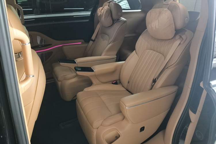 Used VOYAH Dream 2025 PHEV Four-Wheel-Drive Flagship Kunpeng Edition Left Rear Seat