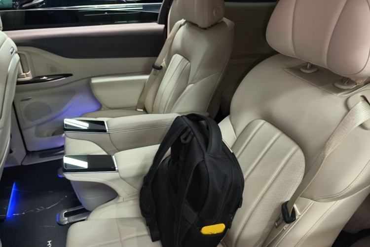 Used VOYAH Dream 2025 PHEV Four-Wheel Drive Excellence Qiankun Edition Left Rear Seat
