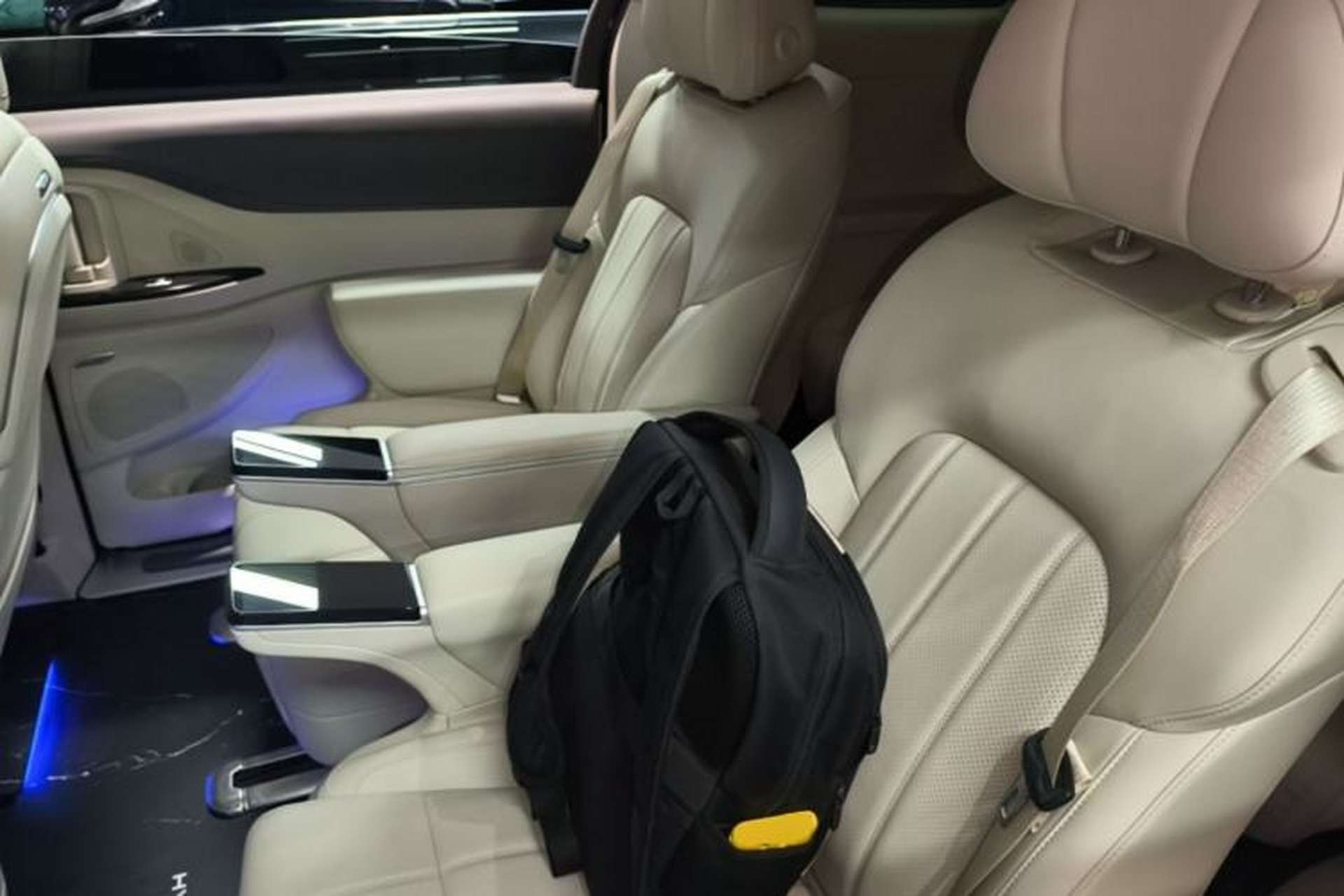 Used VOYAH Dream 2025 PHEV Four-Wheel Drive Excellence Qiankun Edition Left Rear Seat