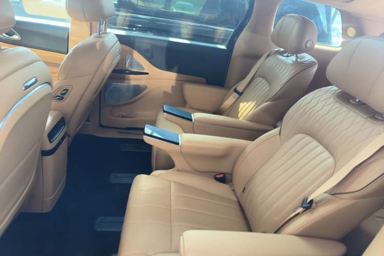 Used VOYAH Dream 2025 PHEV Four-Wheel-Drive Flagship Kunpeng Edition Left Rear Seat