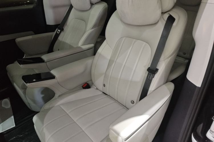 Used VOYAH Dream 2025 PHEV Four-Wheel Drive Prestige Qiankun Edition Left Rear Seat