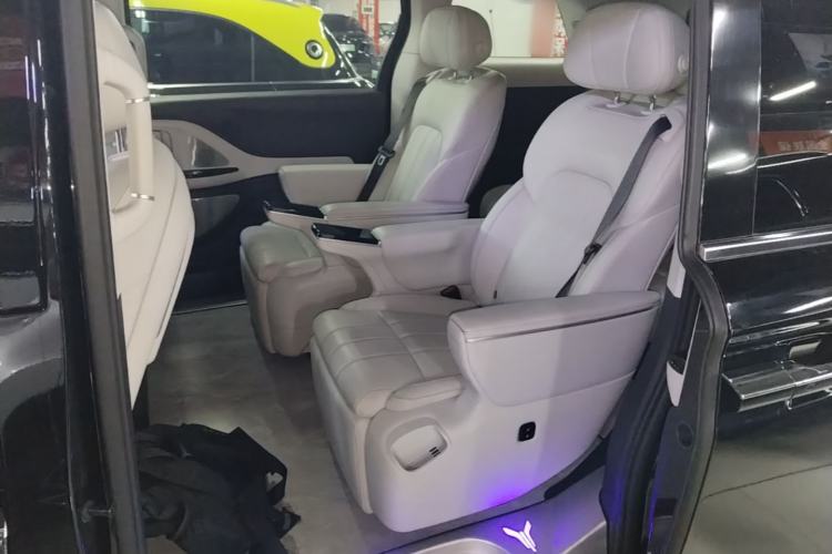 Used VOYAH Dream 2025 PHEV Four-Wheel Drive Prestige Kunpeng Edition Left Rear Seat
