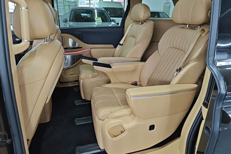 Used VOYAH Dream 2025 PHEV Four-Wheel-Drive Flagship Kunpeng Edition Left Rear Seat