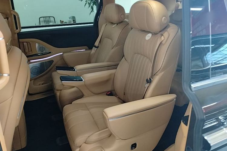 Used VOYAH Dream 2025 PHEV Four-Wheel-Drive Flagship Kunpeng Edition Left Rear Seat