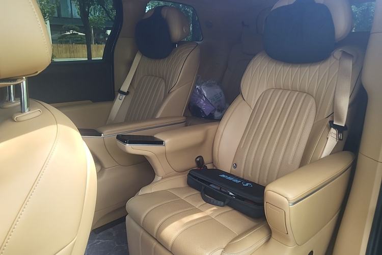 Used VOYAH Dream 2025 PHEV Four-Wheel-Drive Flagship Version – Qiankun Edition Left Rear Seat