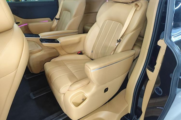 Used VOYAH Dream 2025 PHEV Four-Wheel Drive Prestige Kunpeng Edition Left Rear Seat