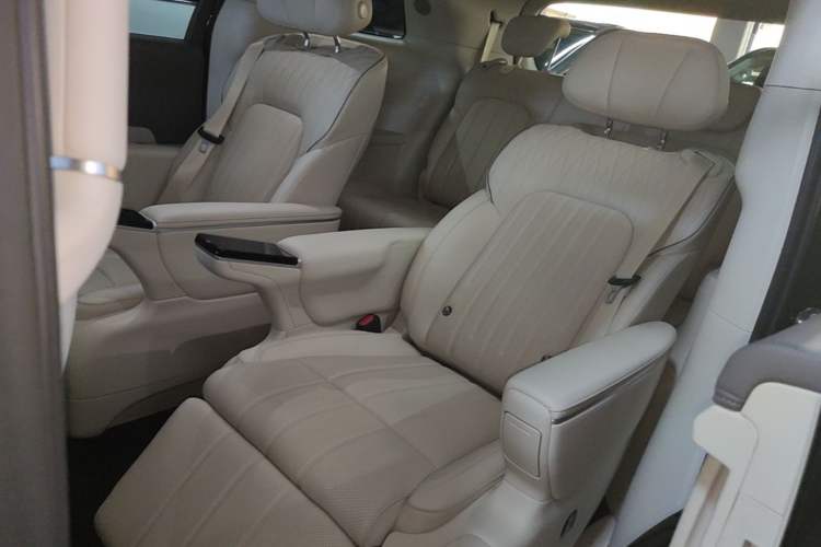 Used VOYAH Dream 2025 PHEV Four-Wheel-Drive Flagship Kunpeng Edition Left Rear Seat